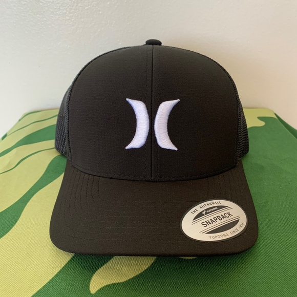 black hurley cap